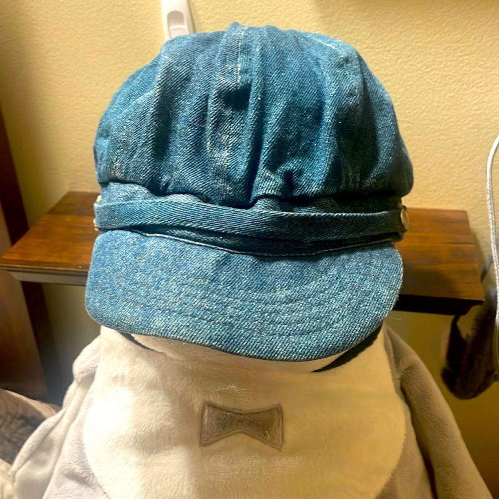 Women’s Jean Hat. Fits like a small Jean material. Inner diameter 20”